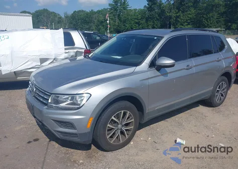 2020 Volkswagen Tiguan 2.0T Se/2.0T Se R-Line Black/2.0T Sel z USA, uszkodzony, nr VIN 3VV2B7AX8LM037131